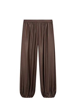 Pantalon ample en satin marron avec taille élastique et poignets élastiques froncés aux chevilles sur fond blanc.