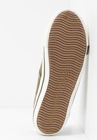 Mustang Trainers - khaki