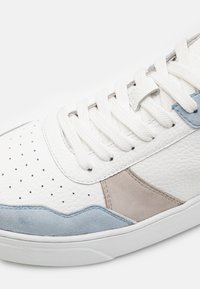 Marco Tozzi BY GUIDO MARIA KRETSCHMER - Tenisky - white/light blue