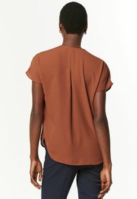 Next SHORT SLEEVE OVERHEAD STANDARD - Pusero - rust brown