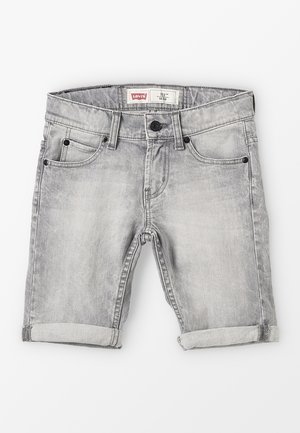 Shorts en jean slim Levi's 511 gris avec revers roulés, poches avant, passants de ceinture et fermeture à boutons sur fond blanc.