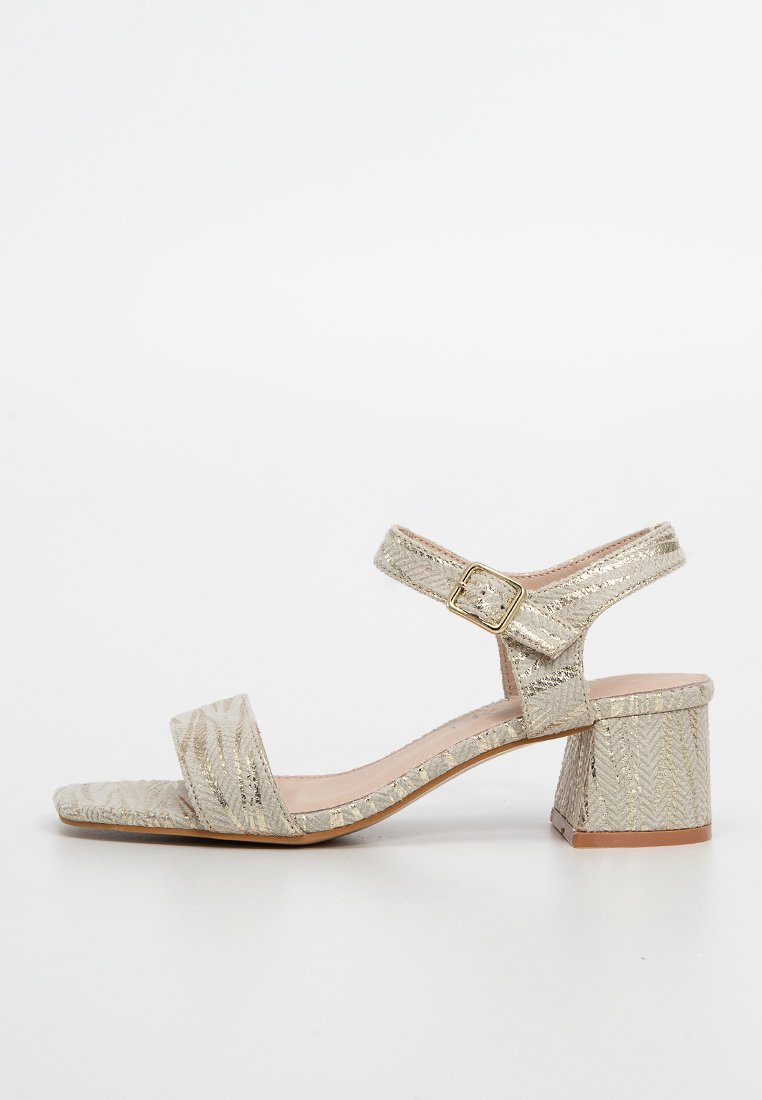 Vanessa Wu Sandalen goudkleurig