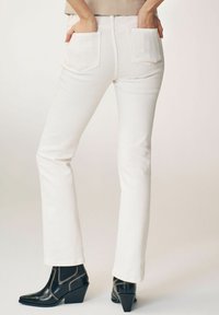 Next SUPER SOFT STANDARD - Jean bootcut - white