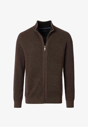 Brun strikket trøje med lynlås og høj krave, ribstrikkede manchetter og kant, med et tekstureret mønster. Fremstillet af blødt, varmt materiale.