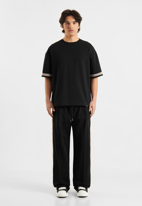 JENARA UNISEX - Basic T-shirt2