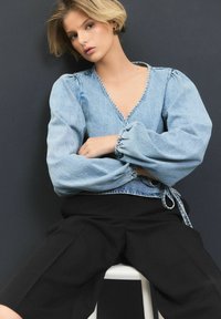 Next REGULAR FIT - WRAP - Blūze - bleach