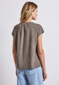 Thumbnail Image 3