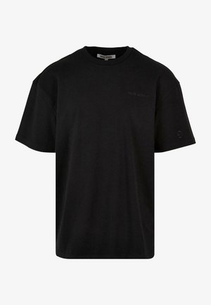 Fekete, rövid ujjú pamut póló, kerek nyakkivágással és diszkrét logóval a mellrészen. Simább textúra, laza illeszkedés.