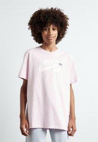 Nike SB TEE LOGO UNISEX - Triko s potiskem - pink foam