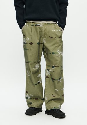 ETHAN  - Pantalon classique - camo drops