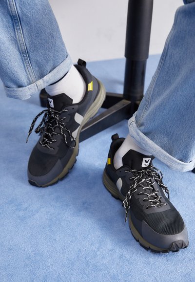 DEKKAN - Baskets basses - schwarz/grau