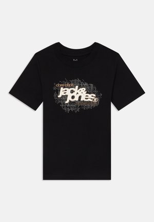 Zwarte katoenen t-shirt met een crèmekleurig en lichtbruin grafisch ontwerp met geweven tekst en abstracte lijnen. Korte mouwen en ronde hals.