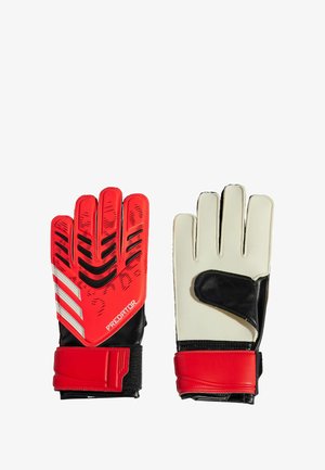 Rode en zwarte keepershandschoenen met een gestructureerde grip, witte accentstrepen en klittenband polsbanden voor een veilige pasvorm. De rechterhandschoen heeft een zwarte palm.