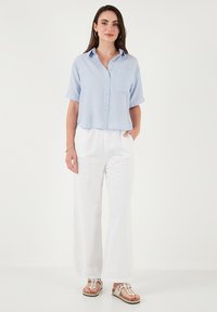 LELA Button-down blouse - baby blue