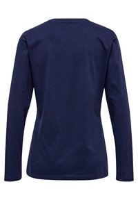 Marinblå långärmad t-shirt i mjuk bomull, med rund halsringning och slät textur, utan synliga mönster eller dekorationer.