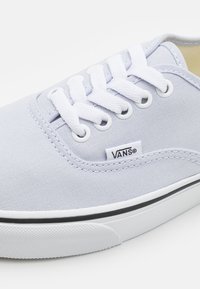 Vans AUTHENTIC - Sportbačiai - color theory/halogen blue