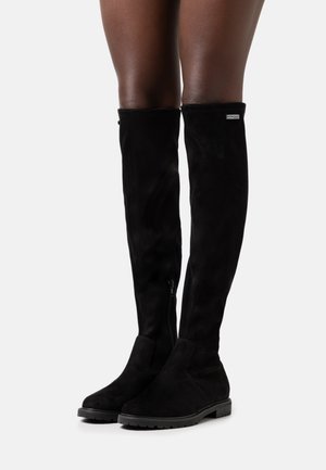 Schwarze Overkneestiefel aus weichem Wildleder, mit einem seitlichen Reißverschluss, flacher Sohle und glatter Textur, in einem schlanken Design.