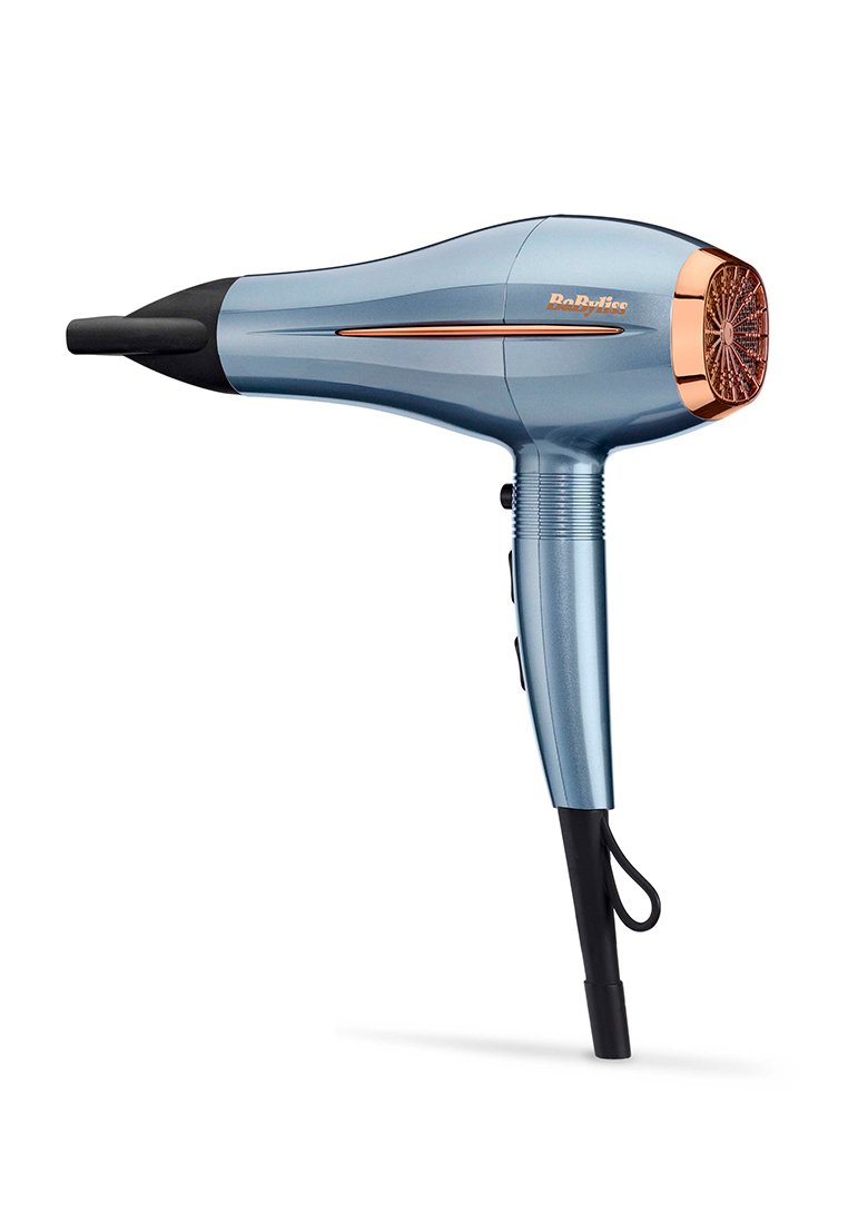 Blauer Haartrockner mit elegantem Design, roségoldenen Akzenten und einer strukturierten Düse. Verfügt über einen schwarzen Griff und Power-Tasten an der Seite.