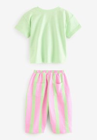 Next SHORT SLEEVE AND WIDE LEG- REGULAR FIT SET - Kalhoty - pink green slogan