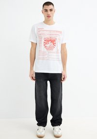 INSIDE Camiseta estampada - blanco