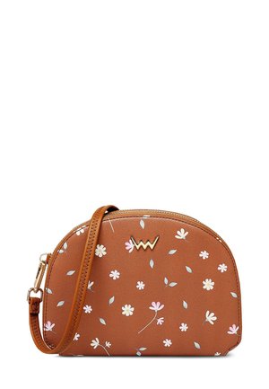 Braune synthetische Umhängetasche mit floralen Mustern in Rosa und Blau. Mit einem goldenen Logo-Akzent und einem Reißverschluss oben sowie einem Schultergurt.