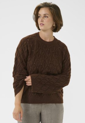 Maglione marrone lavorato a maglia con un motivo a rombi, maniche ampie e scollatura a girocollo. Realizzato in un materiale morbido e testurizzato.