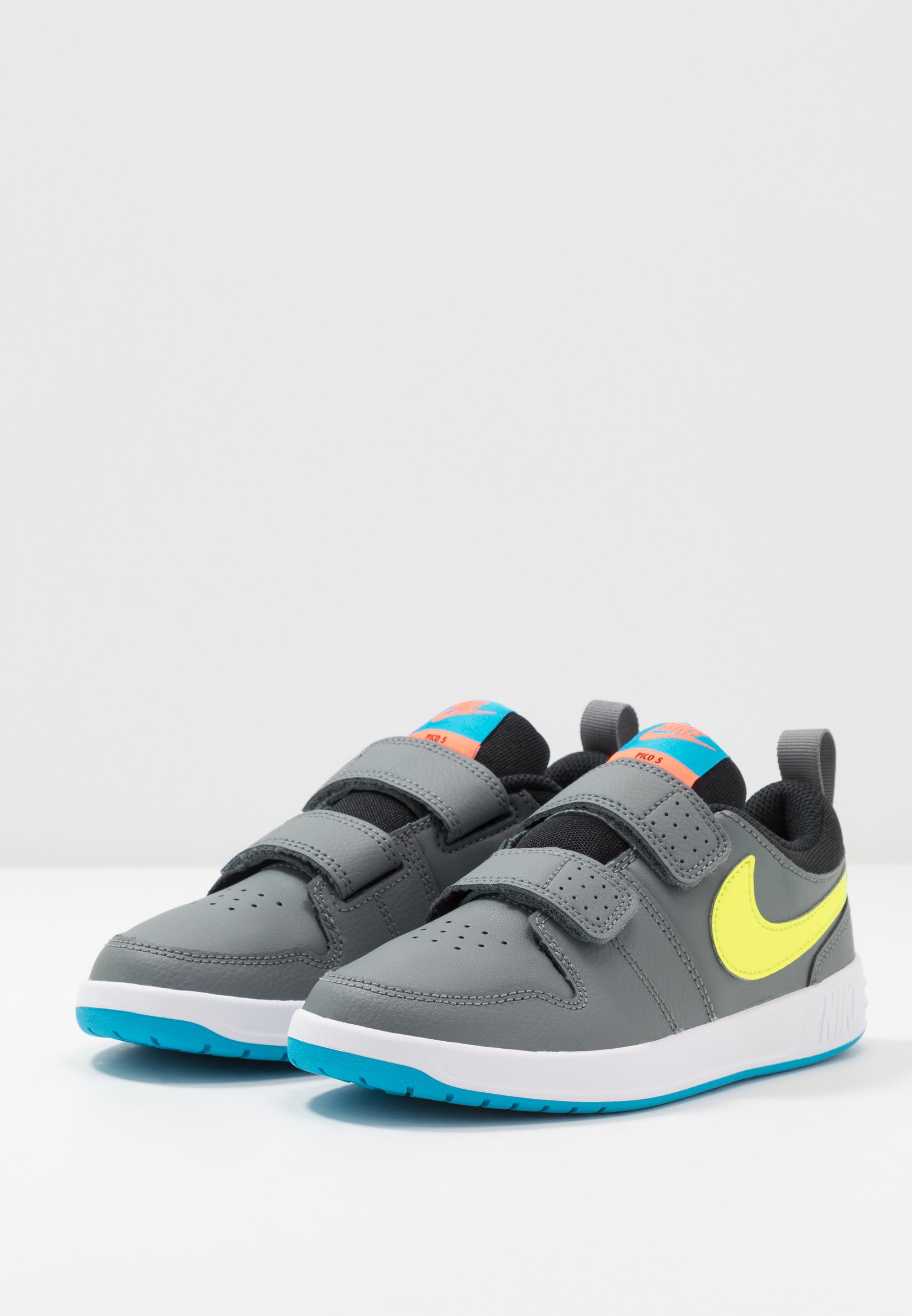 nike performance pico 5