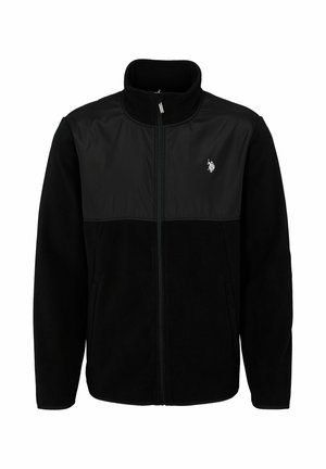 Zwarte fleecejas met volledige ritssluiting, opstaande kraag, glad borstpaneel, zijzakken en een klein wit polospelerlogo op de linkerborst.