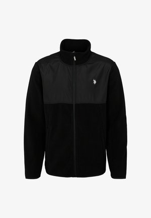 Zwarte fleecejas met volledige ritssluiting, opstaande kraag, glad borstpaneel, zijzakken en een klein wit polospelerlogo op de linkerborst.