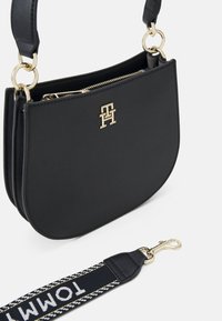 Tommy Hilfiger LIFE MED CROSSOVER - Axelremsväska - space blue
