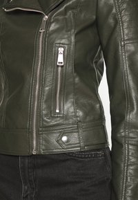 Vero Moda VMKERRIULTRA  - Casaco de pele sintética - rosin
