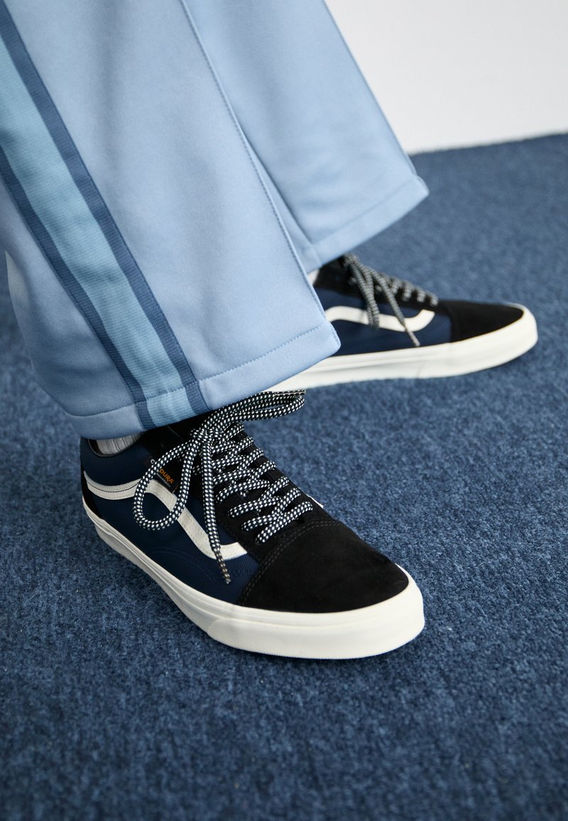 Vans OLD SKOOL UNISEX - Trainers - dress blues/dark blue - Zalando.co.uk Vans OLD SKOOL UNISEX - Trainers - dress blues/dark blue - Zalando.co.uk