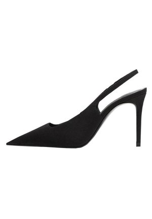 Czarny czółenek na obcasie typu slingback z ostro zakończonym noskiem, teksturowaną cholewką zamszową, wycięciami po bokach i obcasem typu szpilka. Gładka podszewka i podeszwa.