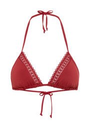 Crveni bikini top na halterneck sa trokutaškim šalicama, ukrašen čipkastim obrubom i podešavanjima na vratu i leđima za prilagodljivu veličinu.