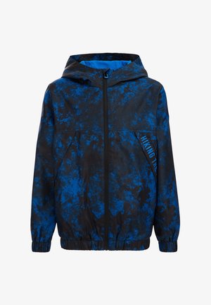 Kurtka turystyczna w kolorze czarnym i niebieskim z marmurkowym wzorem. Posiada zamek błyskawiczny z przodu, kaptur i elastyczne mankiety. Wykonana z lekkiego, odpornego na wiatr materiału.