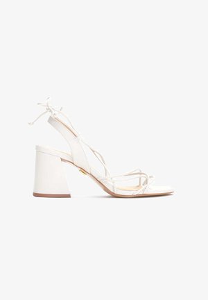 CLAUDIA - Sandalias de dedo - white