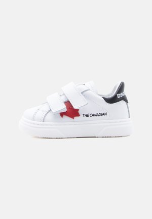 Trainers - white/black/red