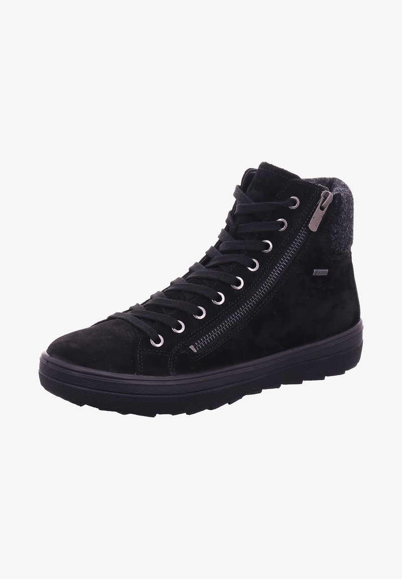 Černé semišové vysoké tenisky s kovovými očky, šňůrkami, bočním zipem a texturovaným šedým límcem. Mají silnou gumovou podrážku.