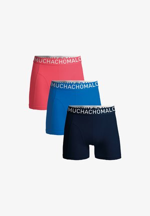 Vícebarevné boxerky v červené, modré a námořnické barvě s jemnou, elastickou tkaninou a elastickým pasem s logem. Každý kus má přiléhavý střih.