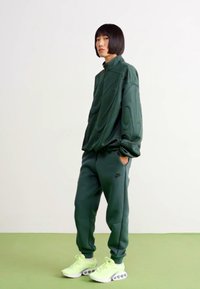 Nike Sportswear W TCH MR JGGER 2 - Tréningruha alsók - vintage green/black