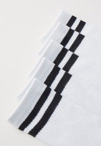 Pieces PCCALLY SOCKS 5 PACK  - Meias - bright white/black stripes