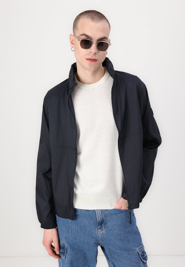 TECH LIGHTWEIGHT STAND - Summer jacket - desert sky3