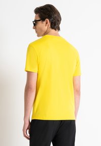 Antony Morato WITH INJECTION LOGO - Camiseta estampada - lemon