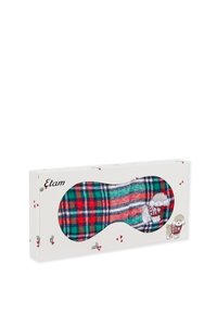 Maschera per gli occhi a quadri in tessuto rosso, verde e bianco, con confezione in plastica decorata con un design di pecora e accenti festivi.