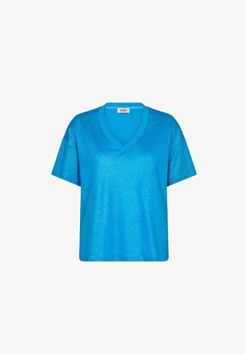 T-shirt bleu vif à manches courtes et col en V, coupe ample avec une petite étiquette de marque près de l'ourlet sur fond blanc uni.