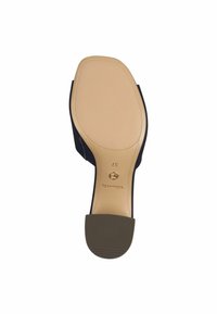 Pantofii cu toc înalt de culoare bleumarin, cu un superior neted și o talpă texturată. Talpa exterioară este de culoare bej, având un logo și un design cu vârf rotund. Înălțimea tocului este moderată.