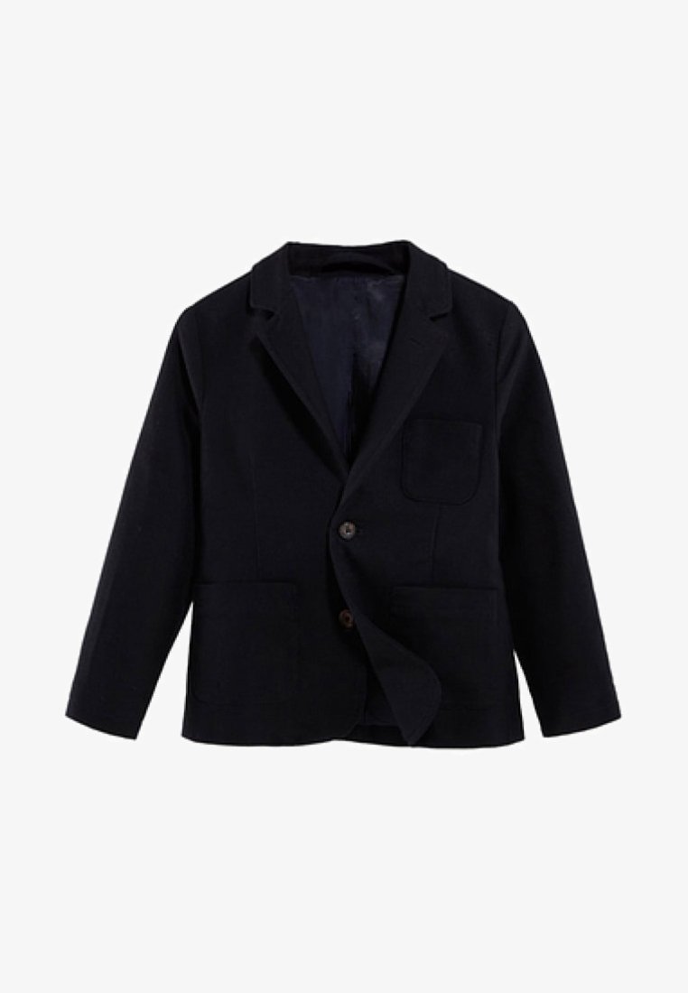 Blazer bleu marine en tissu texturé avec une poche unique, deux poches à l'avant et deux boutons sur le devant. Présente une coupe ajustée.