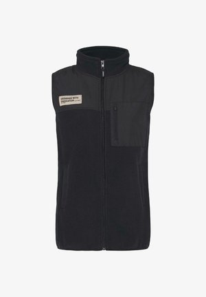 Černá bezrukávová vesta s vysokým límcem, vyrobená z měkké tkaniny. Obsahuje přední zip, boční kapsy a kapsu na hrudi se štítkem.