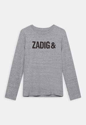 Grå langærmet skjorte med rund halsudskæring og sort tekst "ZADIG &" trykt på forsiden, vist på en hvid baggrund.