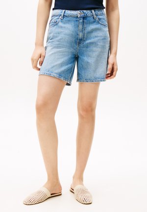 Tommy Hilfiger STRAIGHT - Džinsiniai šortai - light blue denim